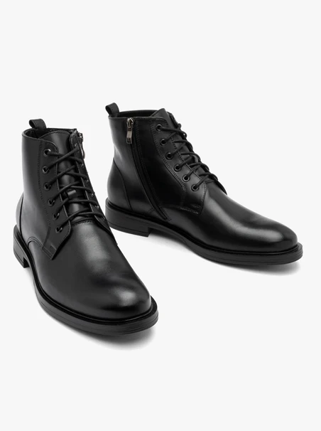 Klassische schwarze Herrenstiefel