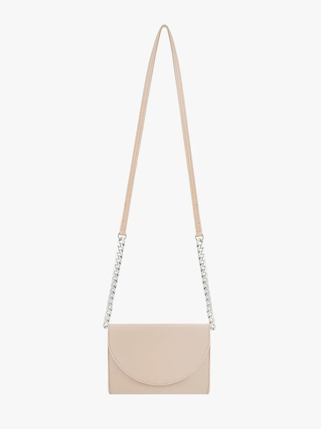 Beigefarbene Leder-Clutch-Tasche mit Kette