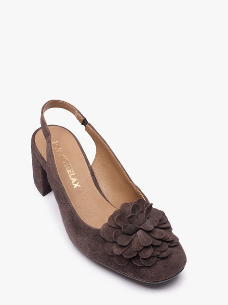 Dunkelbraune Slingback-Pumps ohne Absatz mit Blumenverzierung