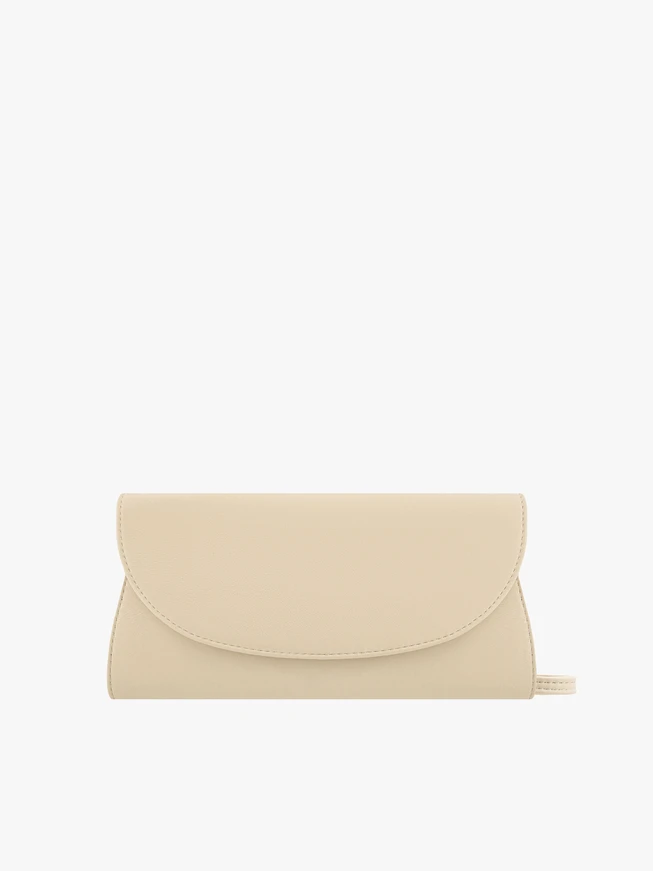 Beigefarbene Leder-Clutch-Tasche mit Kettenriemen