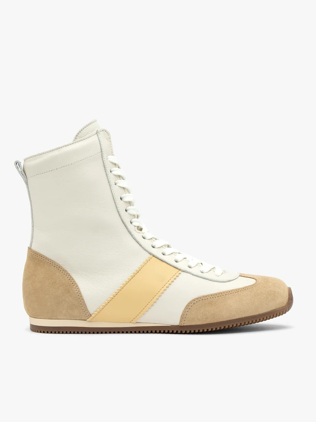 Knöchelhohe Sportschuhe in Weiß und Beige