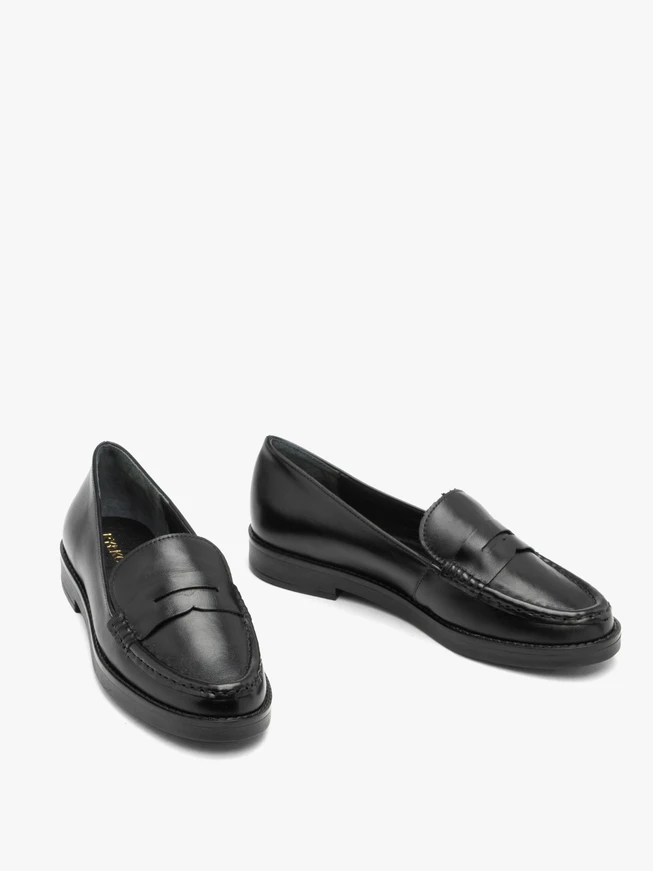 Schwarze minimalistische Mokassins aus genarbtem Leder