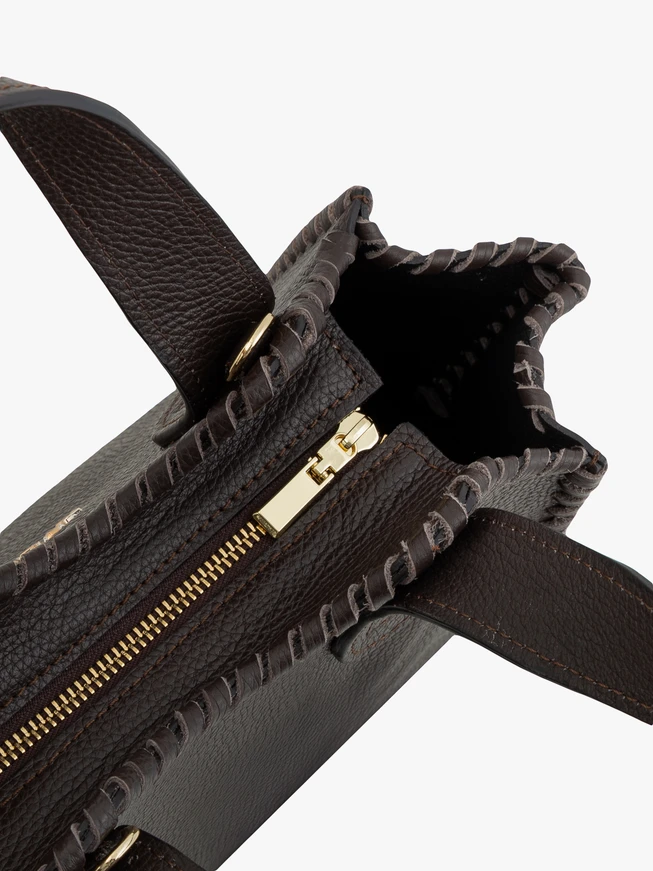 Braune Vollnarbenlederhandtasche mit Nähten