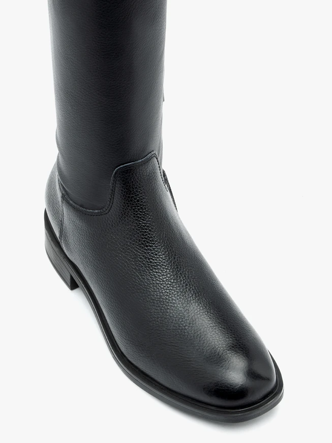 Schwarze Gummistiefel mit schmalem Schaft