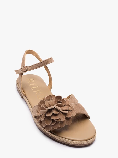 Hellbraune geblümte Sandalen