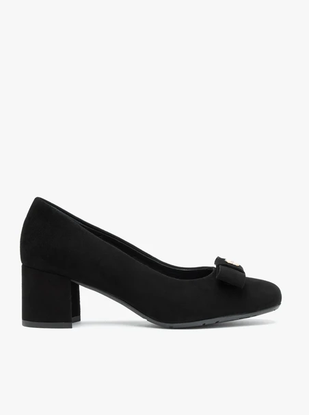 Schwarze Pumps mit Absatz