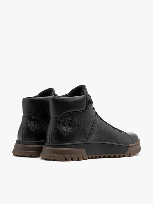 Black sporty men’s lace-up boots