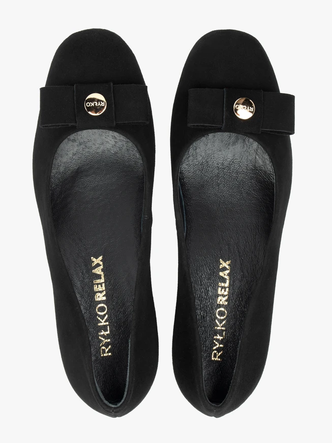 Schwarze Pumps mit Absatz