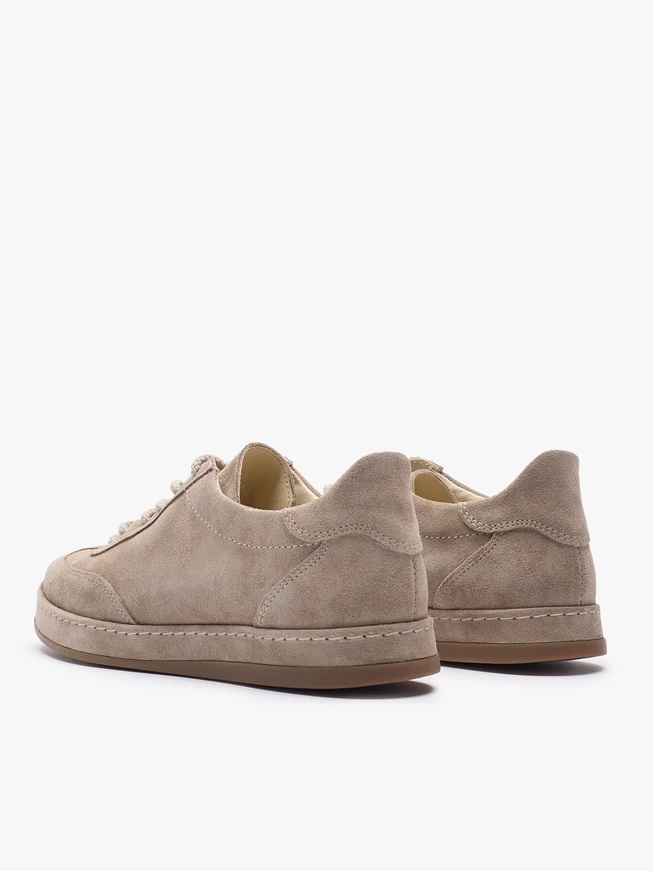 Sandfarbene Veloursleder-Sneakers