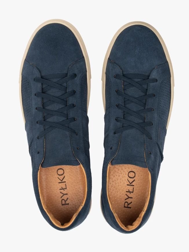 Marineblaue Sportschuhe mit Perforationen