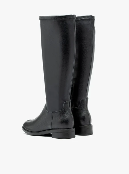 Schwarze Stiefel mit breitem, elastischem Schaft