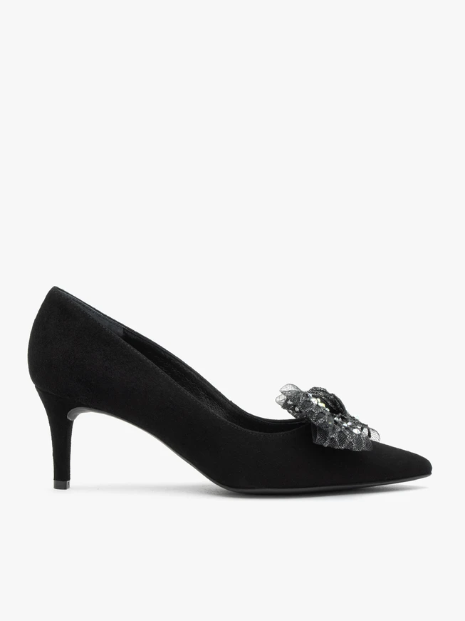 Schwarze Pumps mit abnehmbarer Schleife