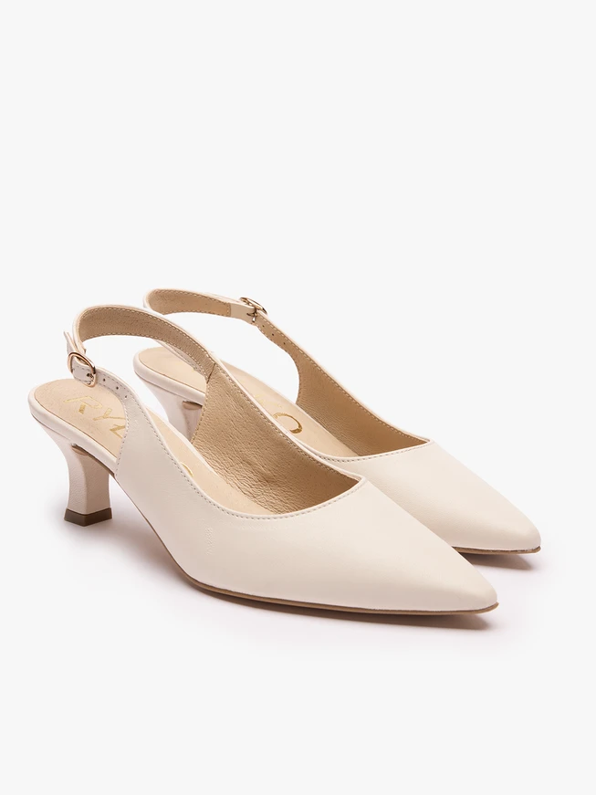 Cremefarbene Slingback-Pumps ohne Absatz