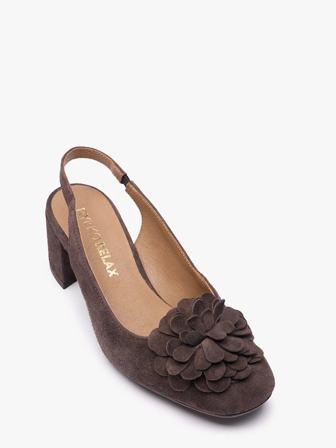 Dunkelbraune Slingback-Pumps ohne Absatz mit Blumenverzierung