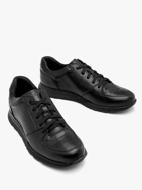 Schwarze Sportschuhe für Männer