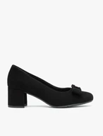 Schwarze Pumps mit Absatz