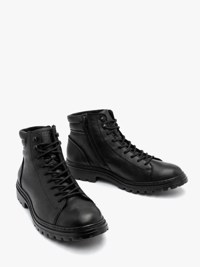 Black men's sneakers with decorative stitching