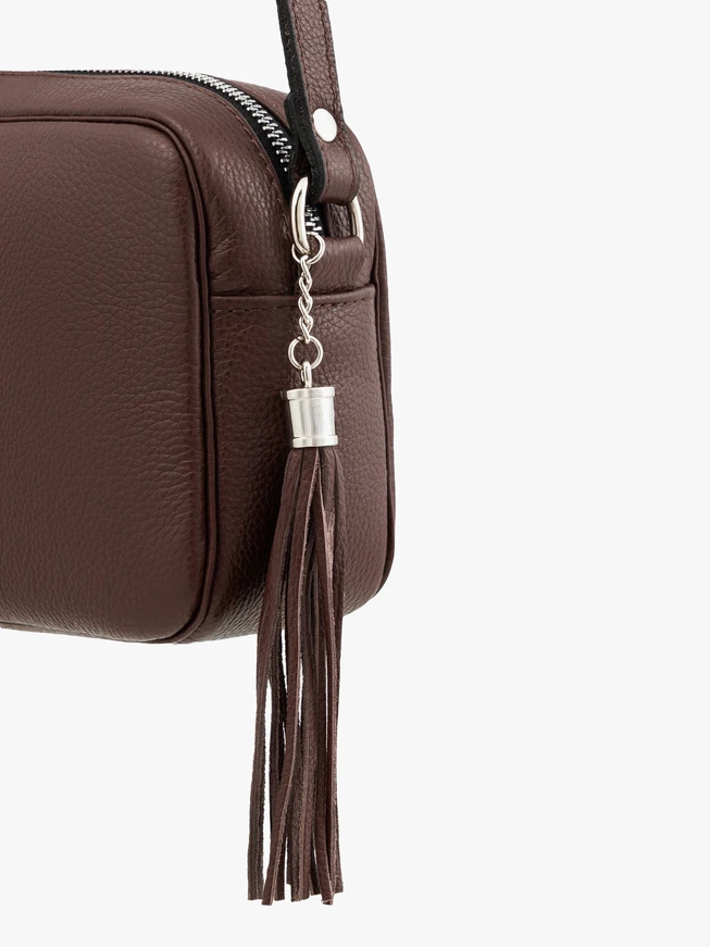 Kleine braune Handtasche mit Quaste