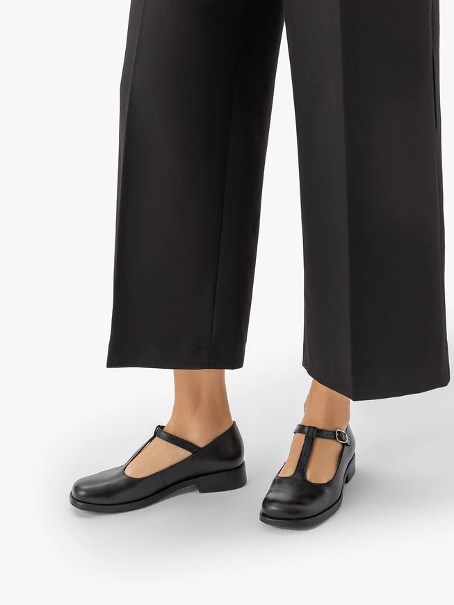 Schwarze T-Bar Vollnarbenleder Ballerinas