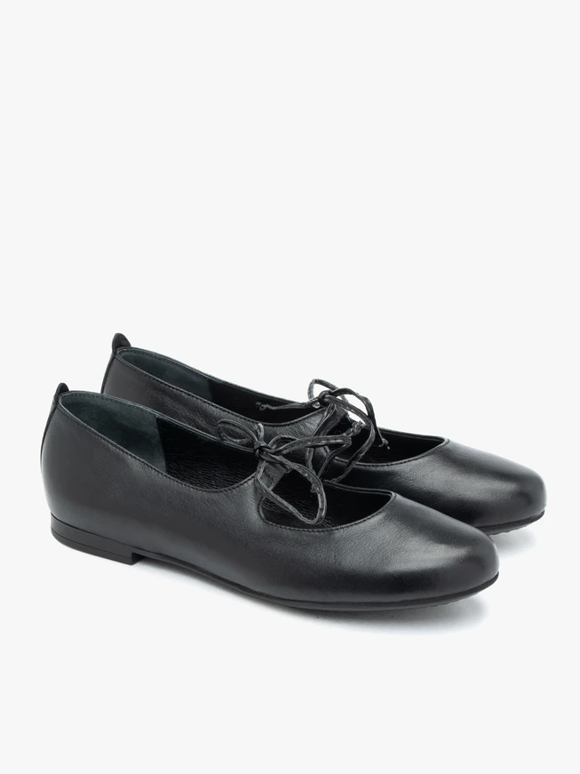 Schwarze Ballerinas mit Schnürung