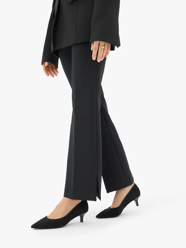 Schwarze Entenschwanz-Pumps aus Veloursleder