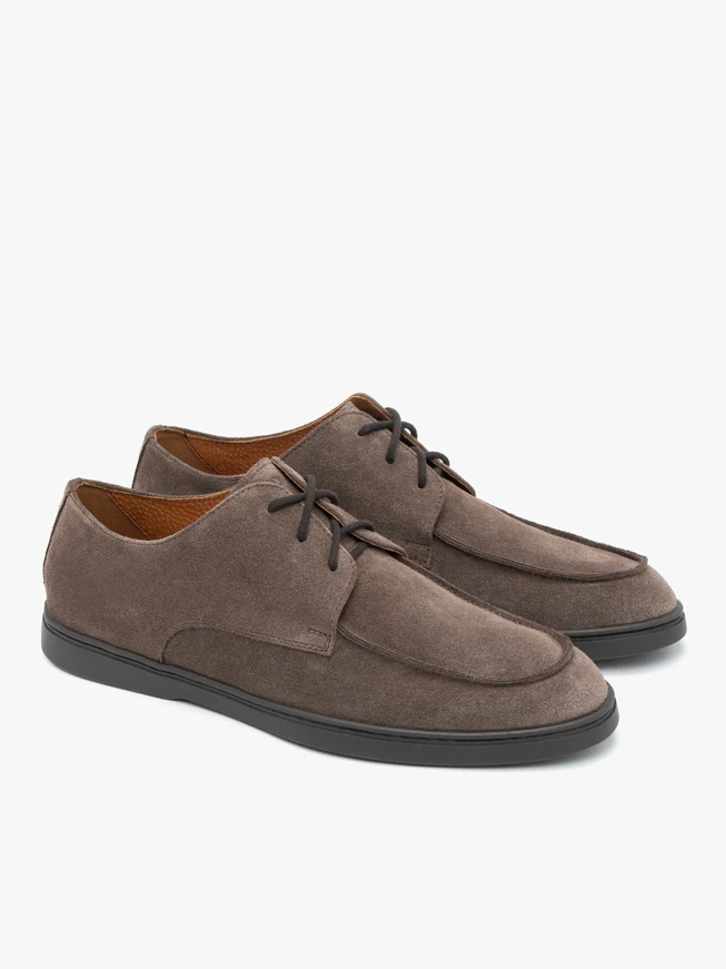 Halbschuhe aus grauem Veloursleder