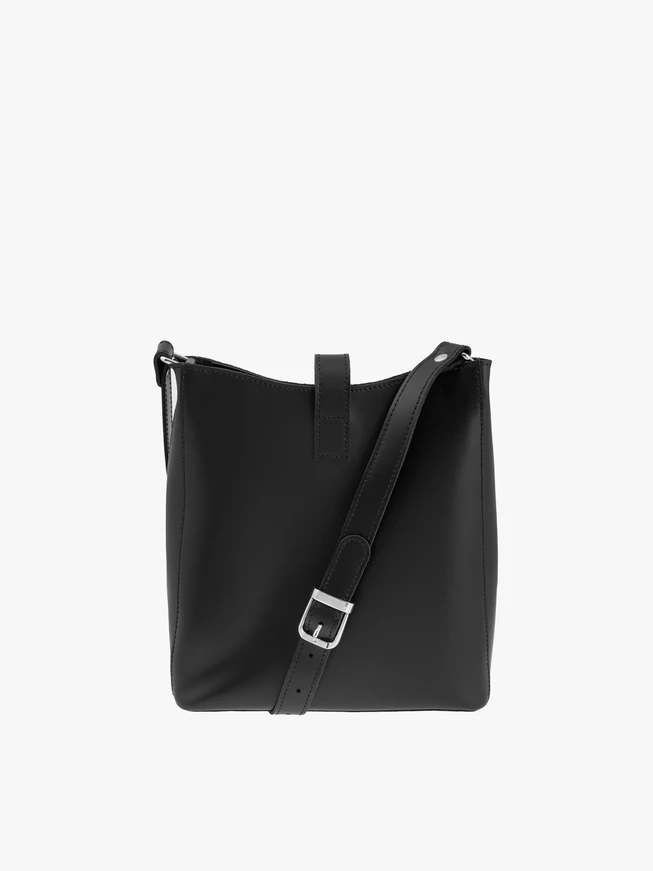 Schwarze mittelgroße Tasche mit Schnalle