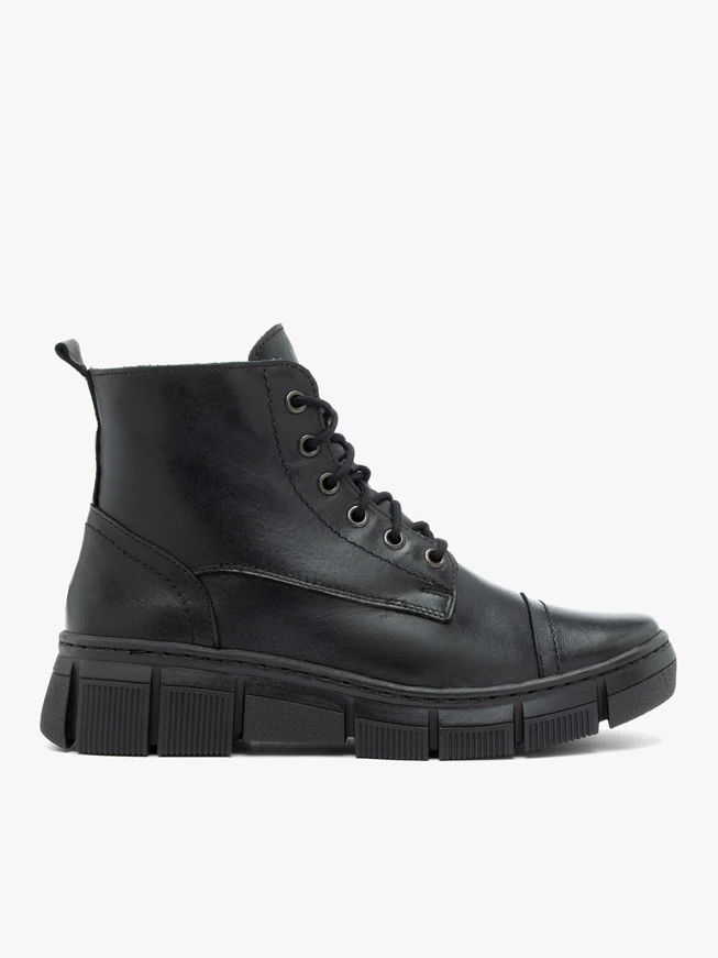 Isolierte Stiefel aus schwarzem Schafsleder