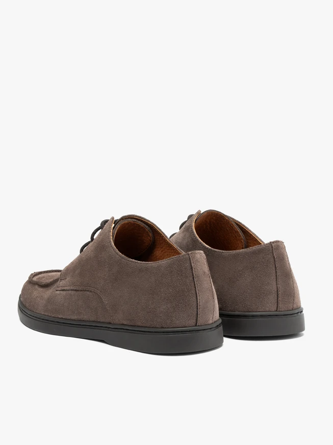 Halbschuhe aus grauem Veloursleder