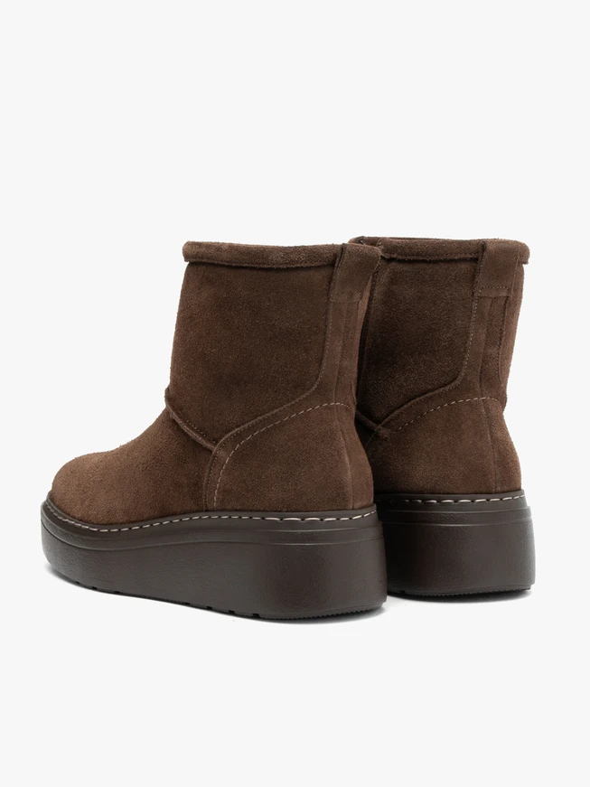 Braune knöchelhohe Schneestiefel mit dickerer Sohle