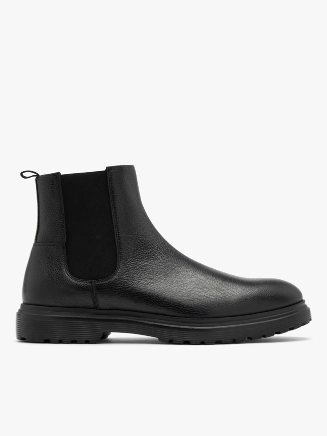 Black men’s Chelsea boots with light treaded sole