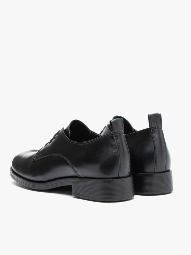 Black women’s lace-up shoe