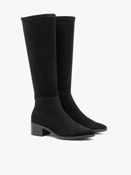 Schwarze Gummistiefel mit breitem Schaft