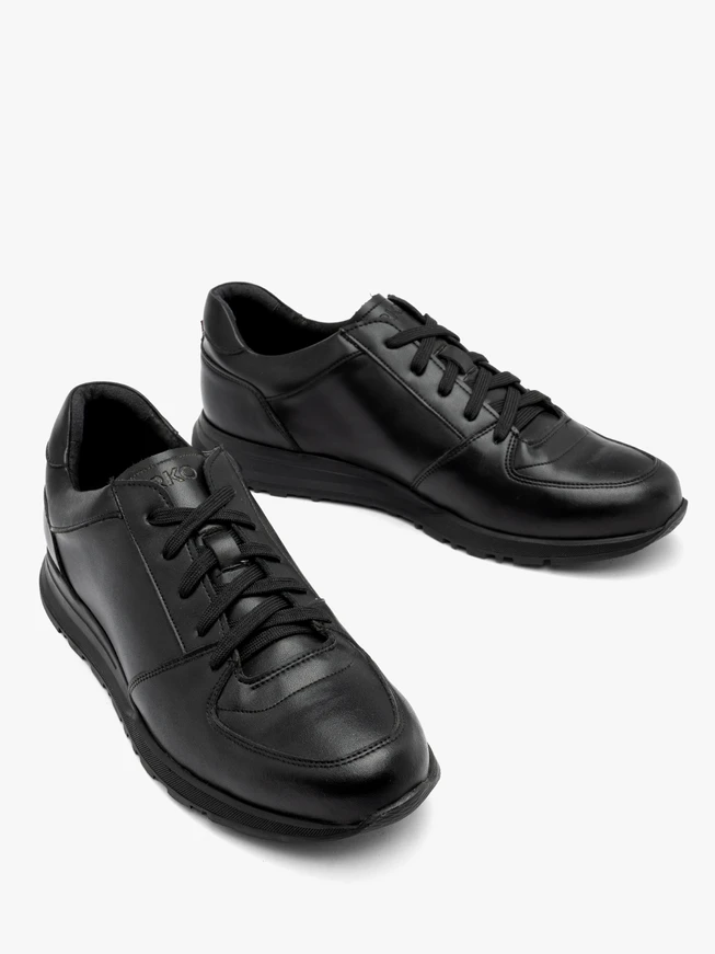 Schwarze Sportschuhe für Männer