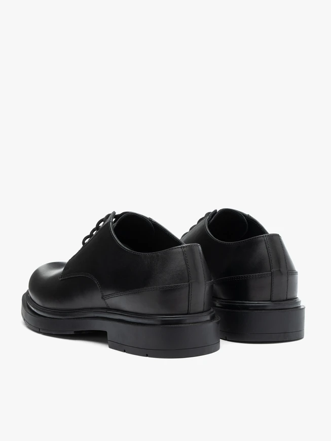 Schwarze Freizeithalbschuhe aus genarbtem Leder