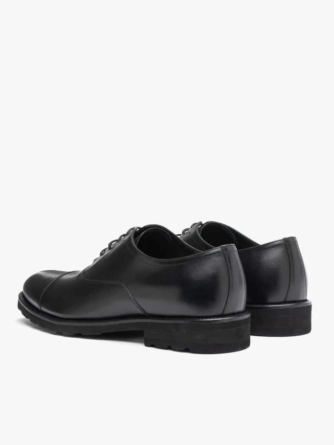 Black lightweight men’s shoes