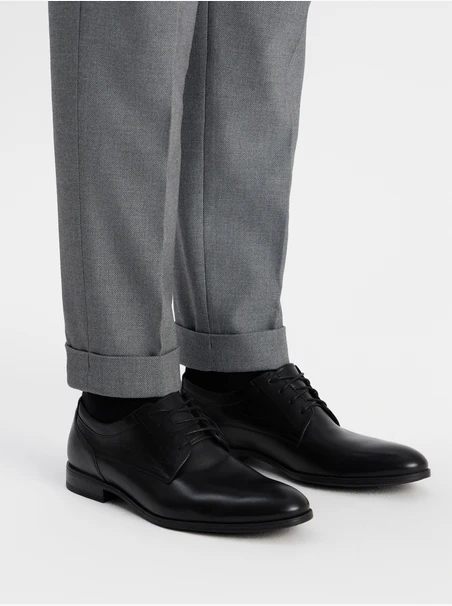 Schwarze formelle Schuhe zum Schnüren