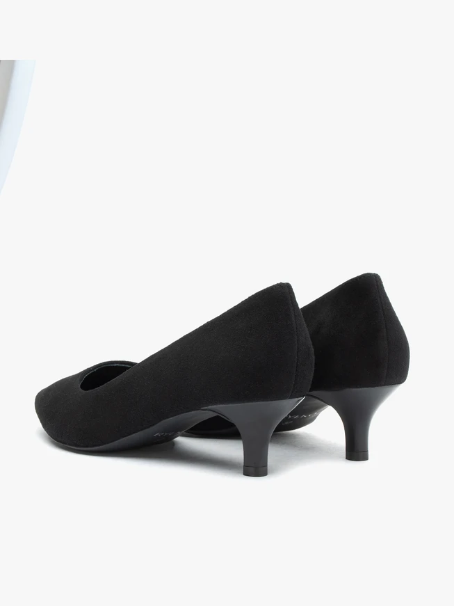 Schwarze Entenschwanz-Pumps aus Veloursleder