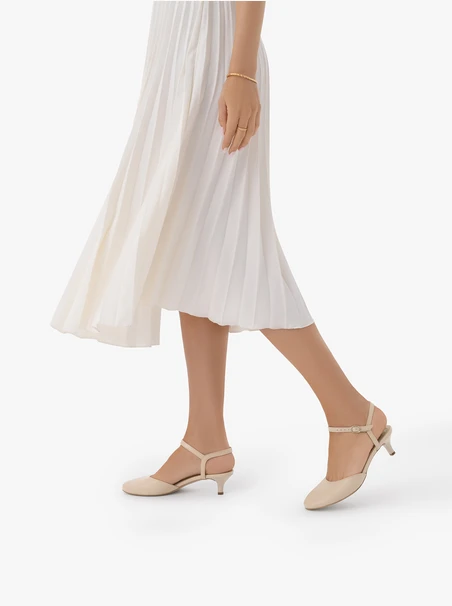 Beigefarbene Slingback-Pumps ohne Absatz