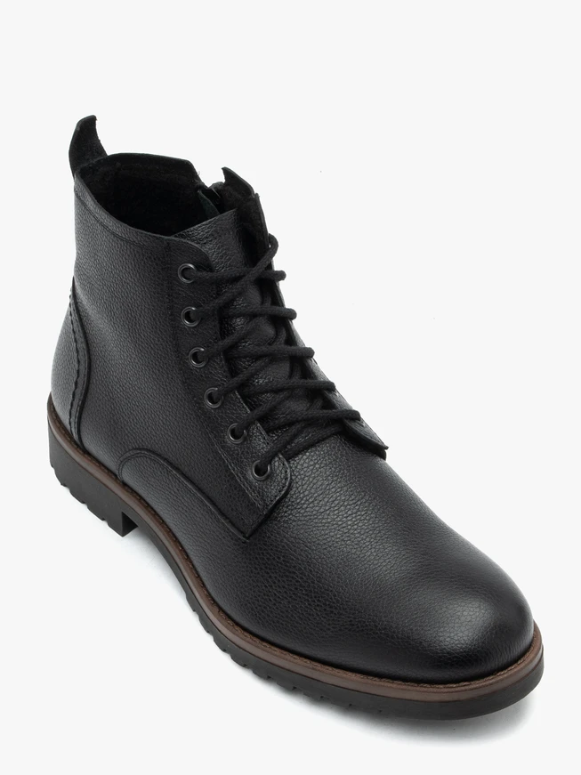 Isolierte Stiefel aus schwarzem Schafsleder