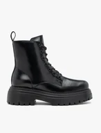Schwarz genarbte Lederstiefel