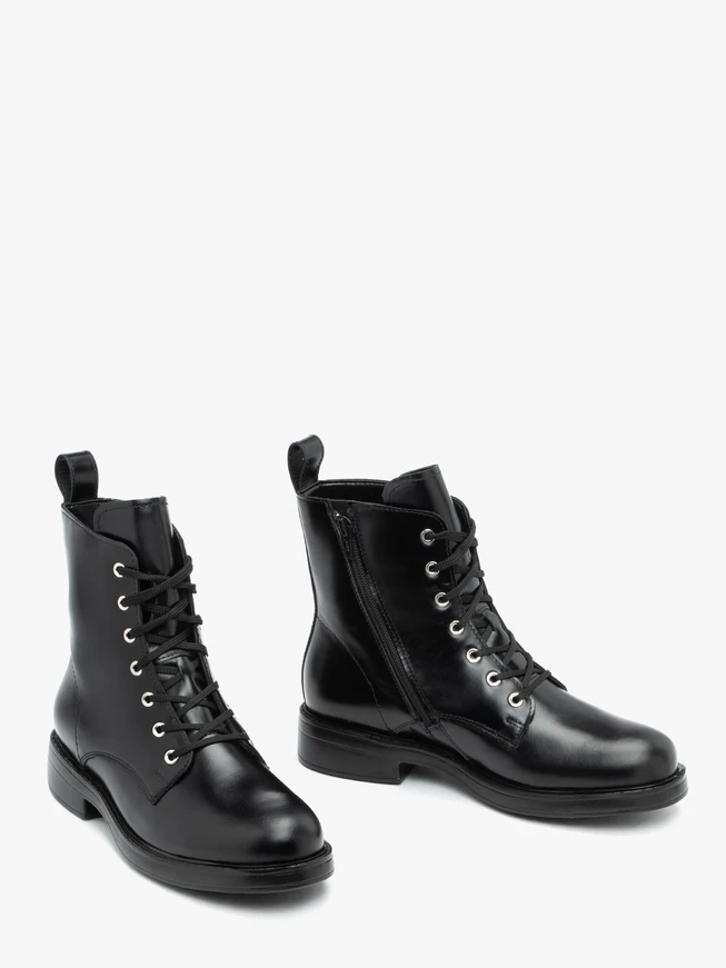 Black wool insulated boots