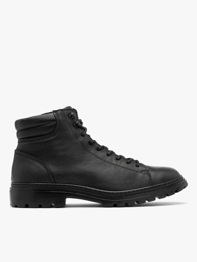 Black men’s boots with decorative stitching
