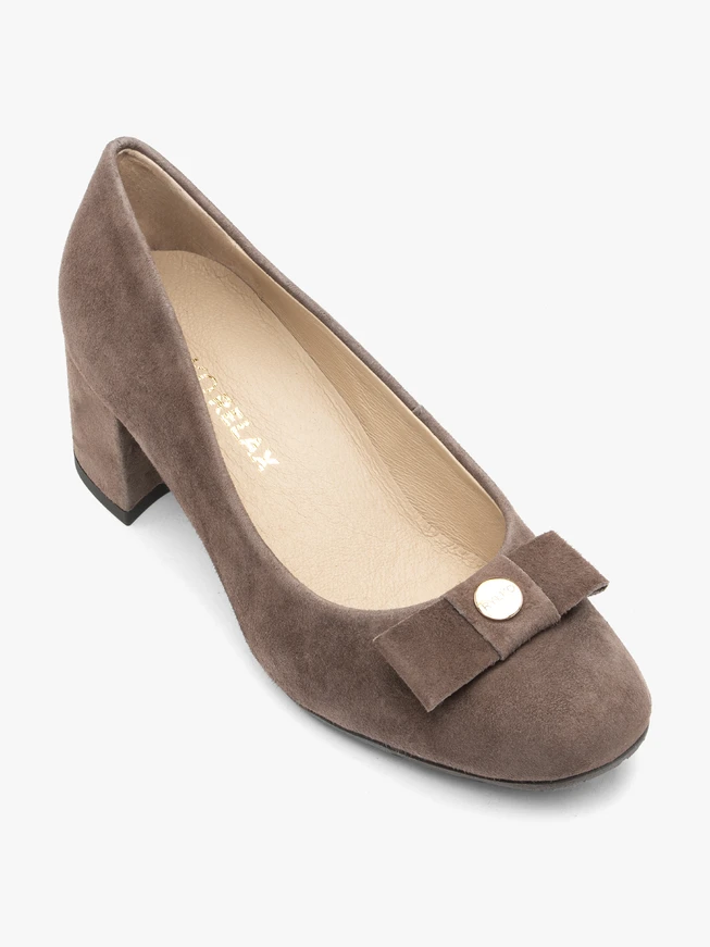 Graubraune Pumps mit Absatz