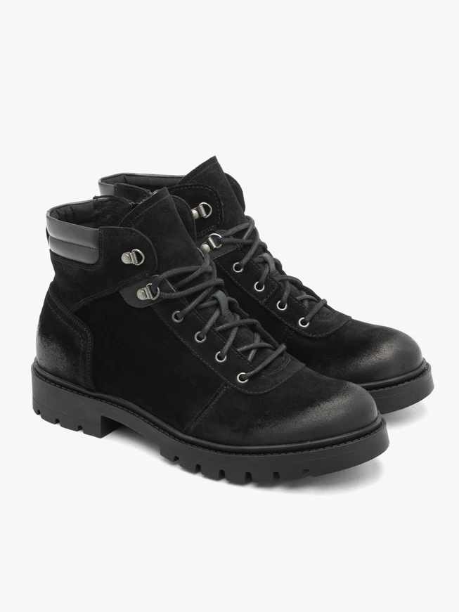 Schwarze isolierte Stiefel