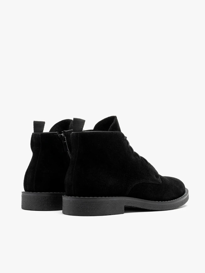 Herrenstiefel aus Veloursleder mit gerade geschnittenem Schaft