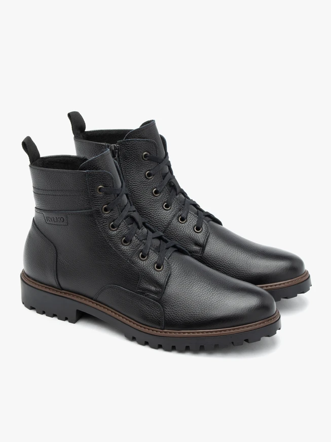 Schwarz genarbte Lederstiefel