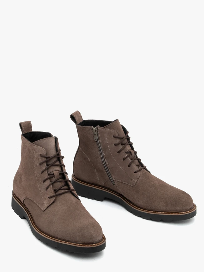 Men’s grey suede boots