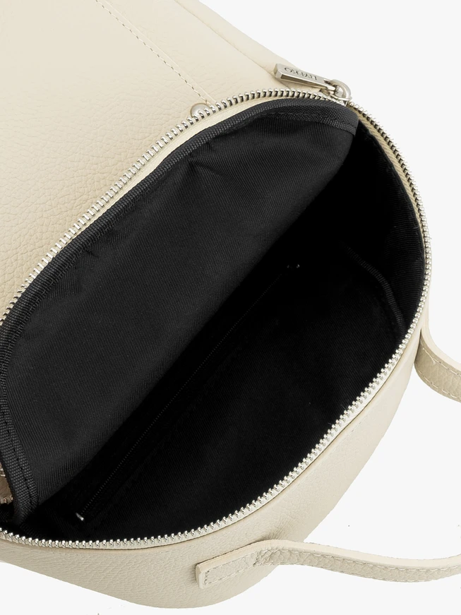 Cremefarbener Rucksack aus genarbtem Leder