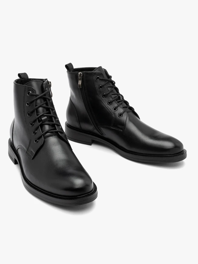 Klassische schwarze Herrenstiefel